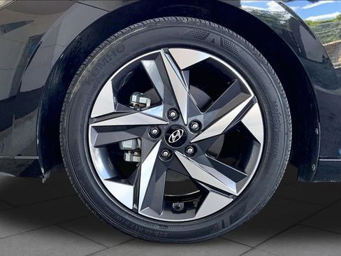 Used 2023 Hyundai Elantra SEL w/ Convenience Package FWD image 11