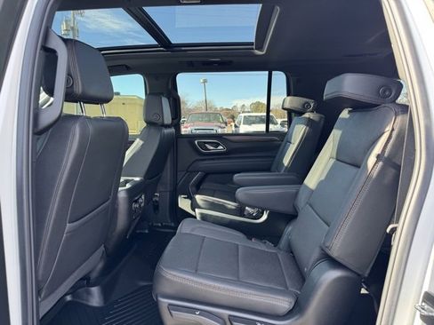 Used 2024 Chevrolet Suburban High Country image 34