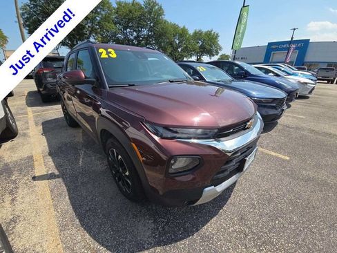 Used 2023 Chevrolet TrailBlazer LT FWD image 2