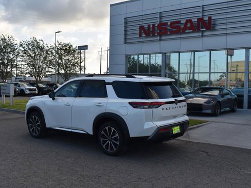 New 2026 Nissan Pathfinder Platinum FWD image 6