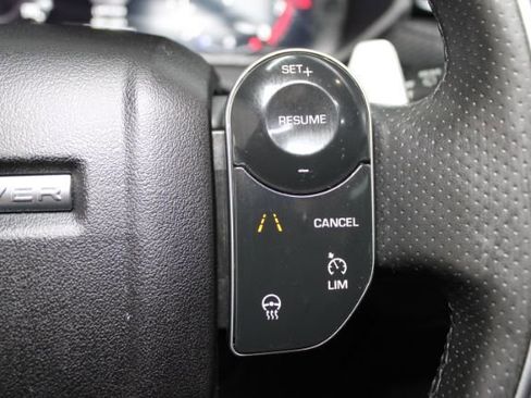 Used 2018 Land Rover Range Rover Velar R-Dynamic SE AWD/4WD image 17