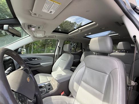 Used 2018 Chevrolet Traverse Premier w/ Driver Confidence II Package FWD image 18