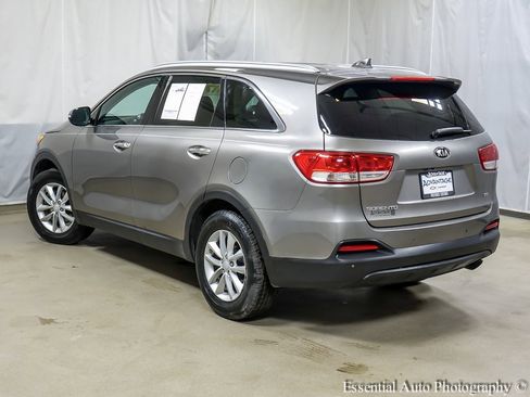 Used 2017 Kia Sorento LX w/ LX Convenience Package image 8