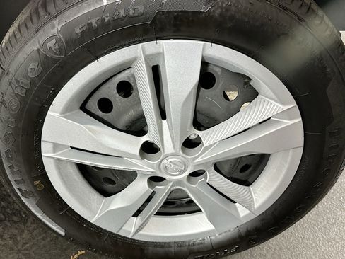 Used 2024 Nissan Kicks S image 11