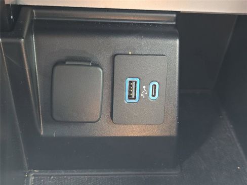 Used 2020 Ford Explorer XLT w/ Comfort Package image 25