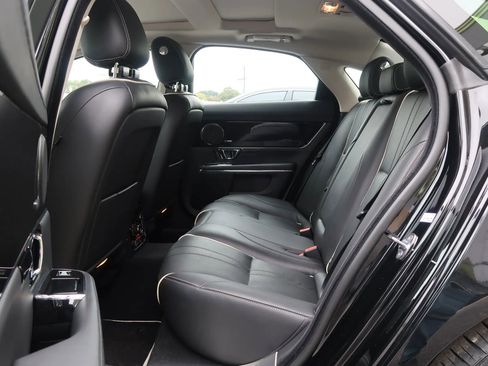 Used 2019 Jaguar XJ R-Sport image 17