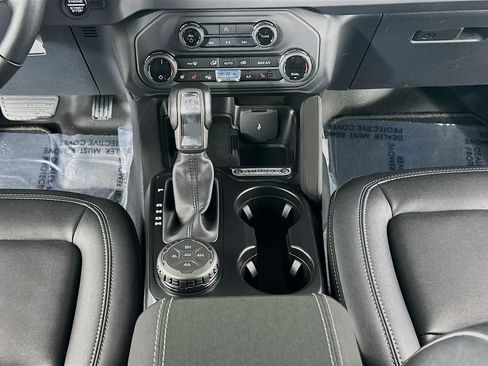 Used 2025 Ford Bronco Badlands image 15