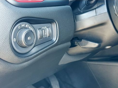 Used 2023 Jeep Renegade Trailhawk w/ Trailhawk Elite Group AWD/4WD image 11