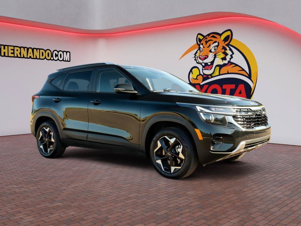 Used 2025 Kia Seltos S AWD/4WD image 3
