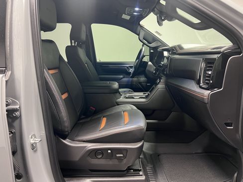 Used 2025 GMC Sierra 2500 AT4 image 17