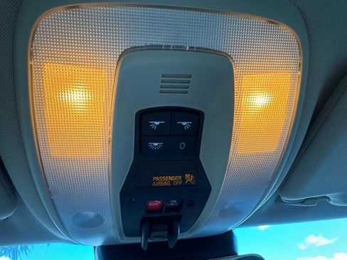 Used 2018 Volvo V60 T5 Dynamic w/ Vision Package image 16