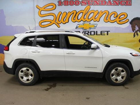 Used 2017 Jeep Cherokee Limited w/ Luxury Group AWD/4WD image 1