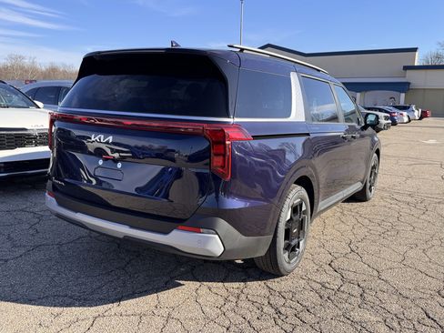 New 2026 Kia Carnival EX image 3