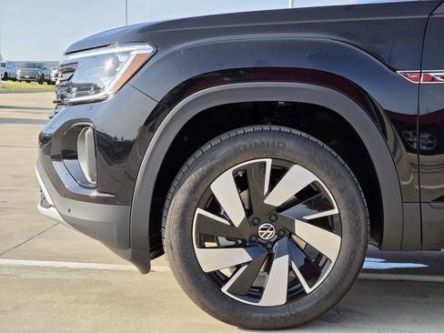 New 2026 Volkswagen Atlas Cross Sport SE FWD image 7