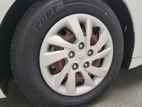 Used 2017 Hyundai Elantra SE image 31