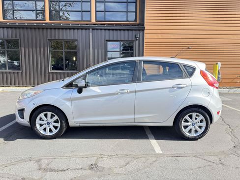 Used 2012 Ford Fiesta SE FWD image 2