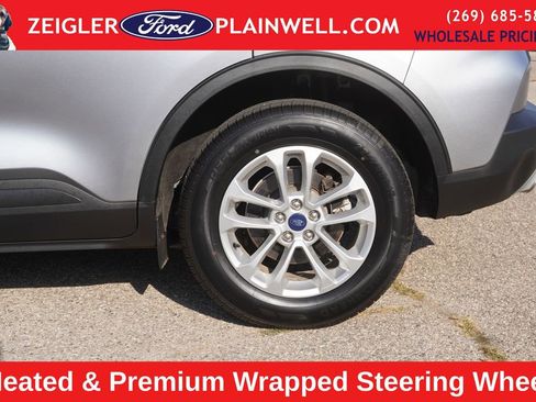 Used 2022 Ford Escape SE w/ Cold Weather Package image 9