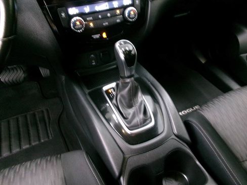 Used 2017 Nissan Rogue SV AWD/4WD image 30