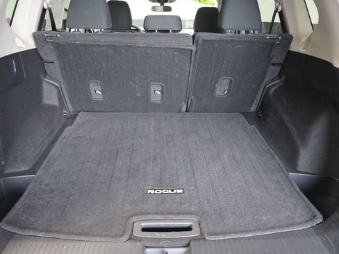 Used 2024 Nissan Rogue S FWD image 18