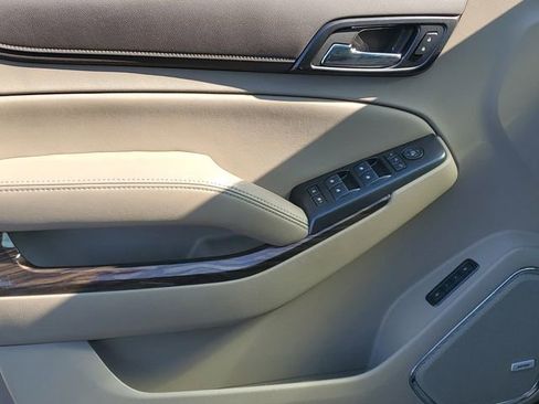 Certified 2018 GMC Yukon SLT w/ Premium Edition AWD/4WD image 15