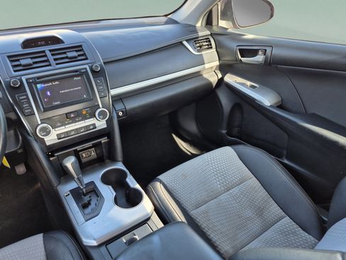 Used 2014 Toyota Camry SE FWD image 15