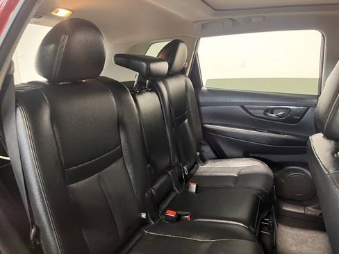 Used 2018 Nissan Rogue SL w/ Premium Package image 13