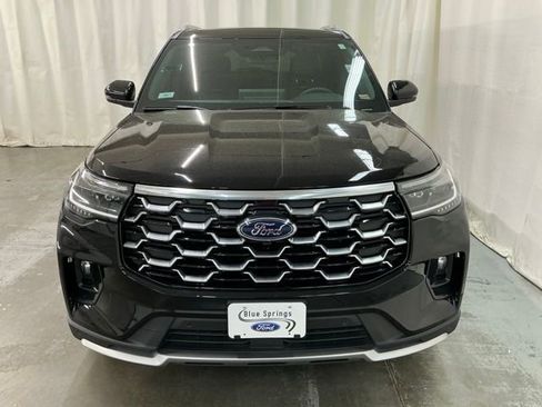 Used 2025 Ford Explorer Platinum RWD image 10