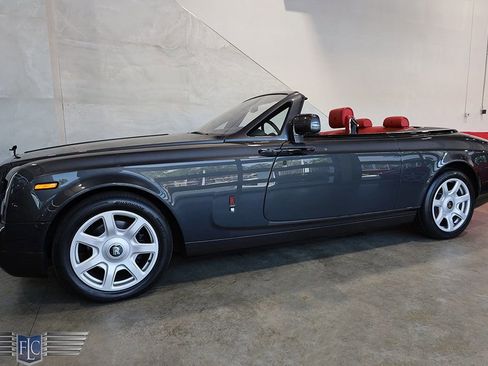 Used 2017 Rolls-Royce Phantom Drophead Coupe RWD image 48