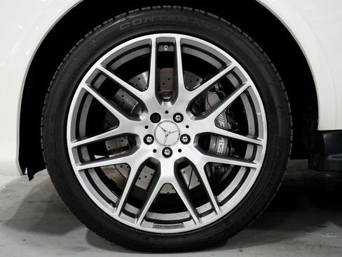 Used 2018 Mercedes-Benz GLE 63 AMG 4MATIC w/ Premium 3 Package image 26