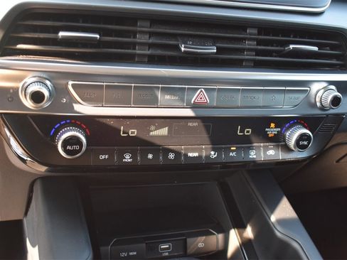 Used 2022 Kia Telluride LX image 30