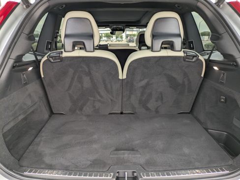 Used 2022 Volvo XC90 T8 R-Design w/ Advanced Package image 10