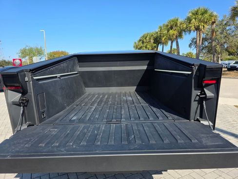 Used 2024 Tesla Cybertruck AWD Crew Cab image 18