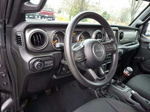 Used 2022 Jeep Gladiator Sport image 25