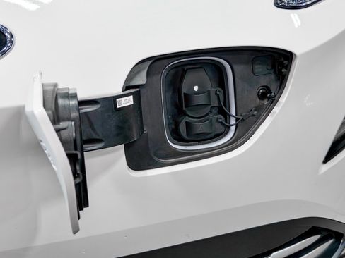 Used 2023 Hyundai Kona SE w/ Cargo Package image 5