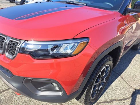 Used 2025 Jeep Compass Trailhawk AWD/4WD image 27
