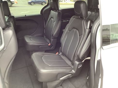 New 2026 Chrysler Pacifica Select image 10