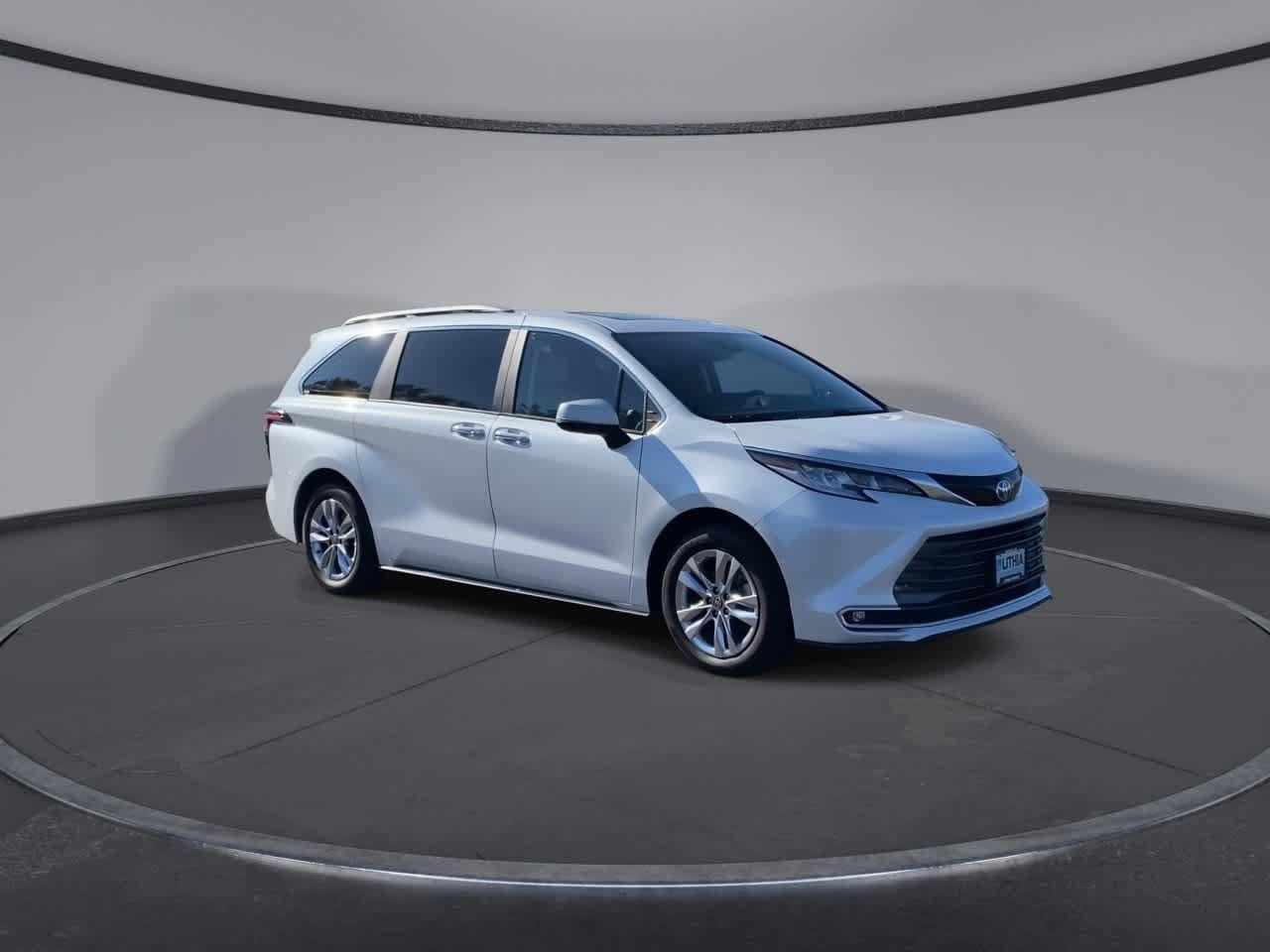 Certified 2024 Toyota Sienna Limited AWD/4WD image 3