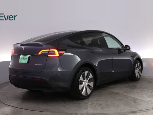 Used 2023 Tesla Model Y Long Range AWD/4WD image 3