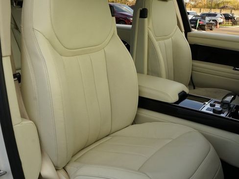 Used 2023 Land Rover Range Rover SE image 4