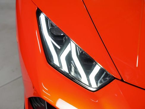 Used 2020 Lamborghini Huracan EVO RWD image 13