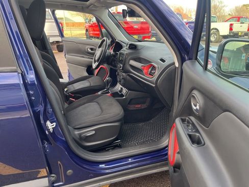 Used 2020 Jeep Renegade Trailhawk w/ Cold Weather Group AWD/4WD image 29