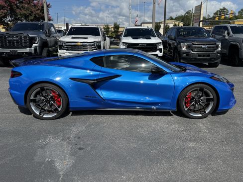 Used 2025 Chevrolet Corvette Z06 RWD image 11