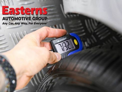 Used 2020 Nissan Versa SR w/ Convenience Package image 26