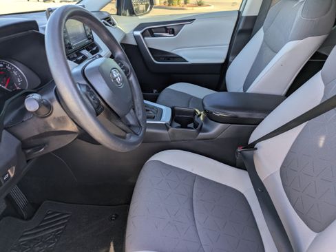 Used 2021 Toyota RAV4 XLE image 25