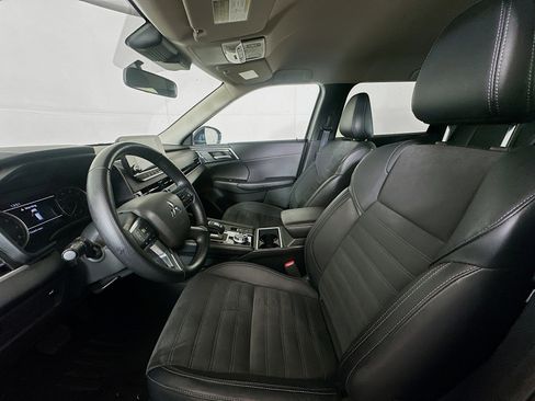 Used 2024 Mitsubishi Outlander SE image 13