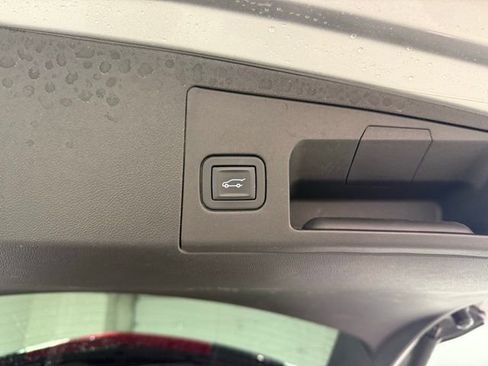 Used 2018 Cadillac XT5 Premium Luxury image 8