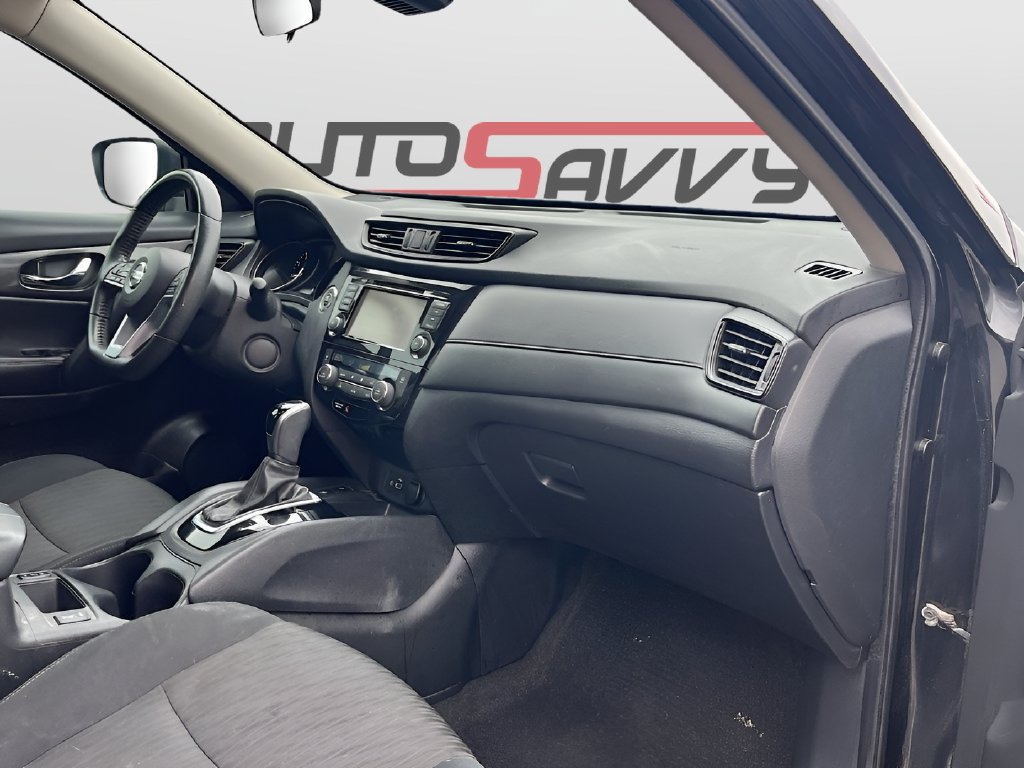 Used 2019 Nissan Rogue SV w/ Premium Package FWD image 28