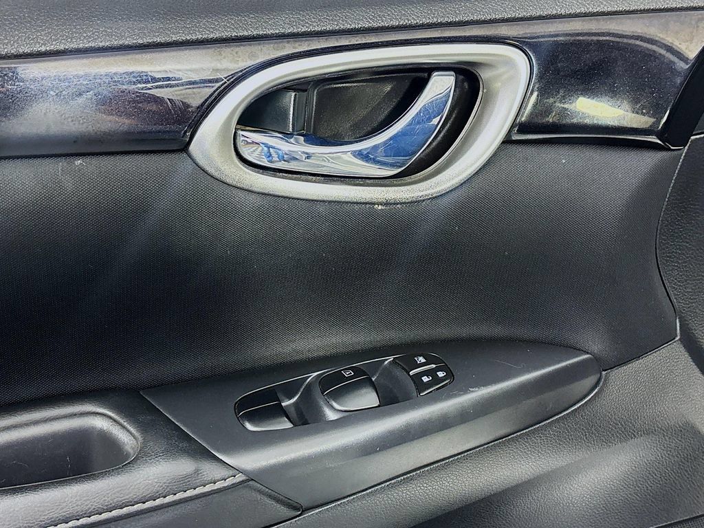 Used 2016 Nissan Sentra SV FWD image 18