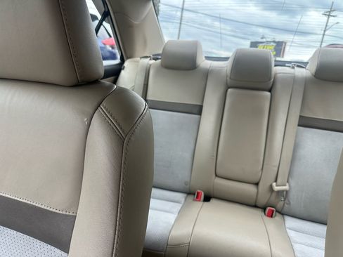 Used 2012 Toyota Camry XLE w/ Leather Pkg image 16