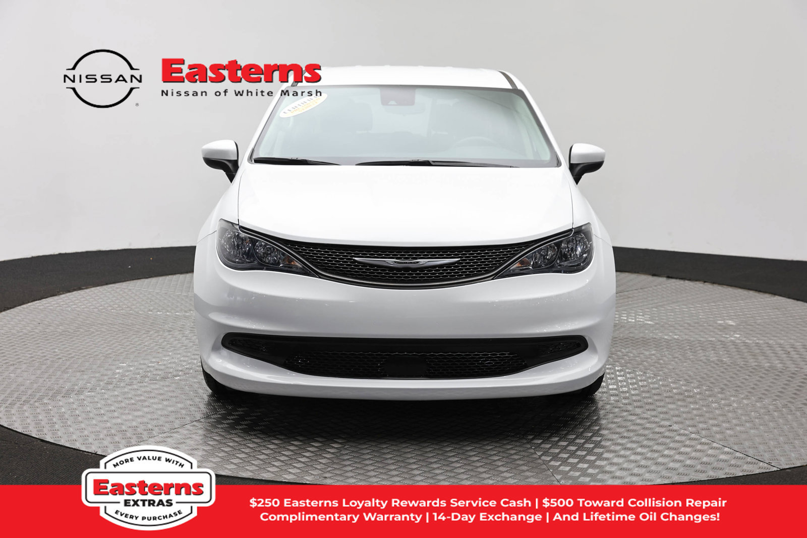 Used 2023 Chrysler Voyager LX FWD image 2